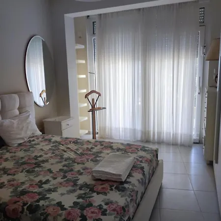 Evi's House Апартамент *